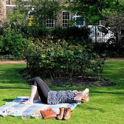 2017048_Southwark_West-Square_Relaxing-in-the-sun